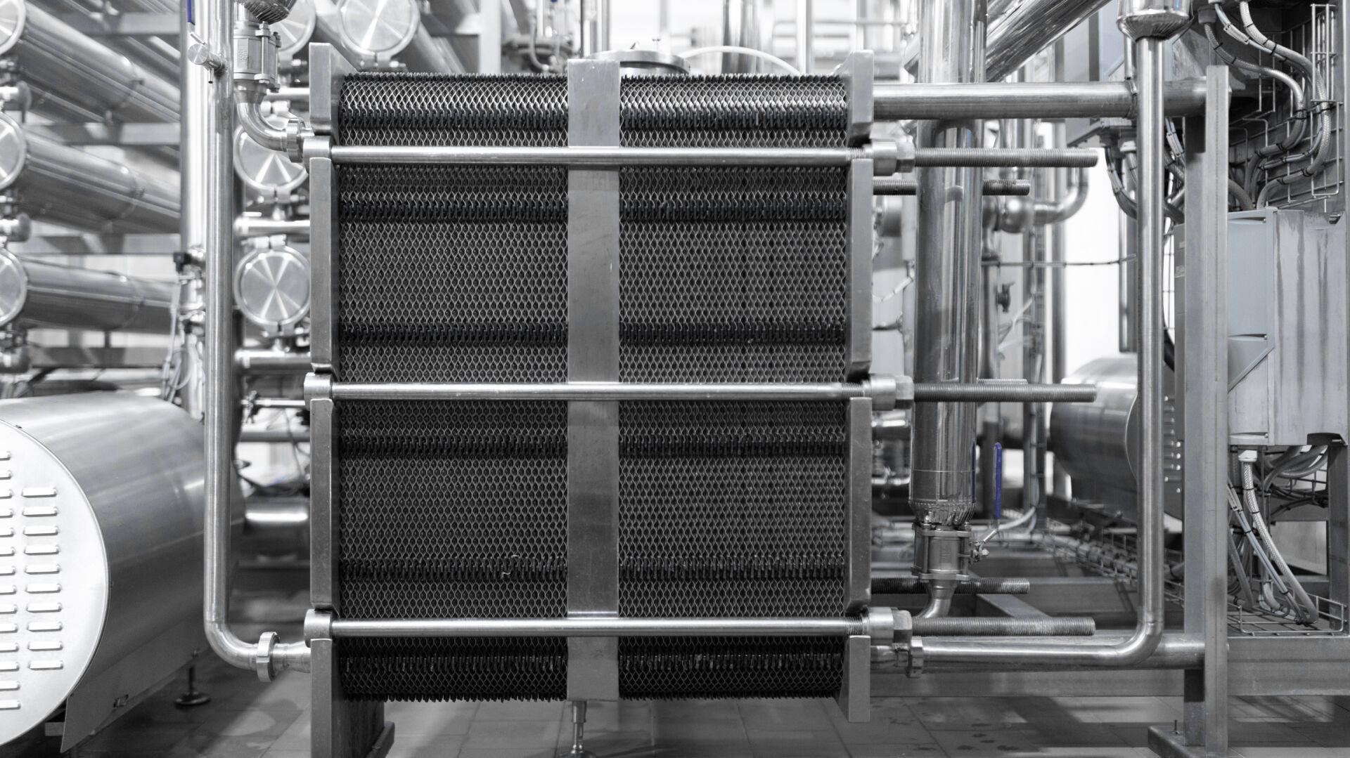 Coldcase cooling machinery and pipes