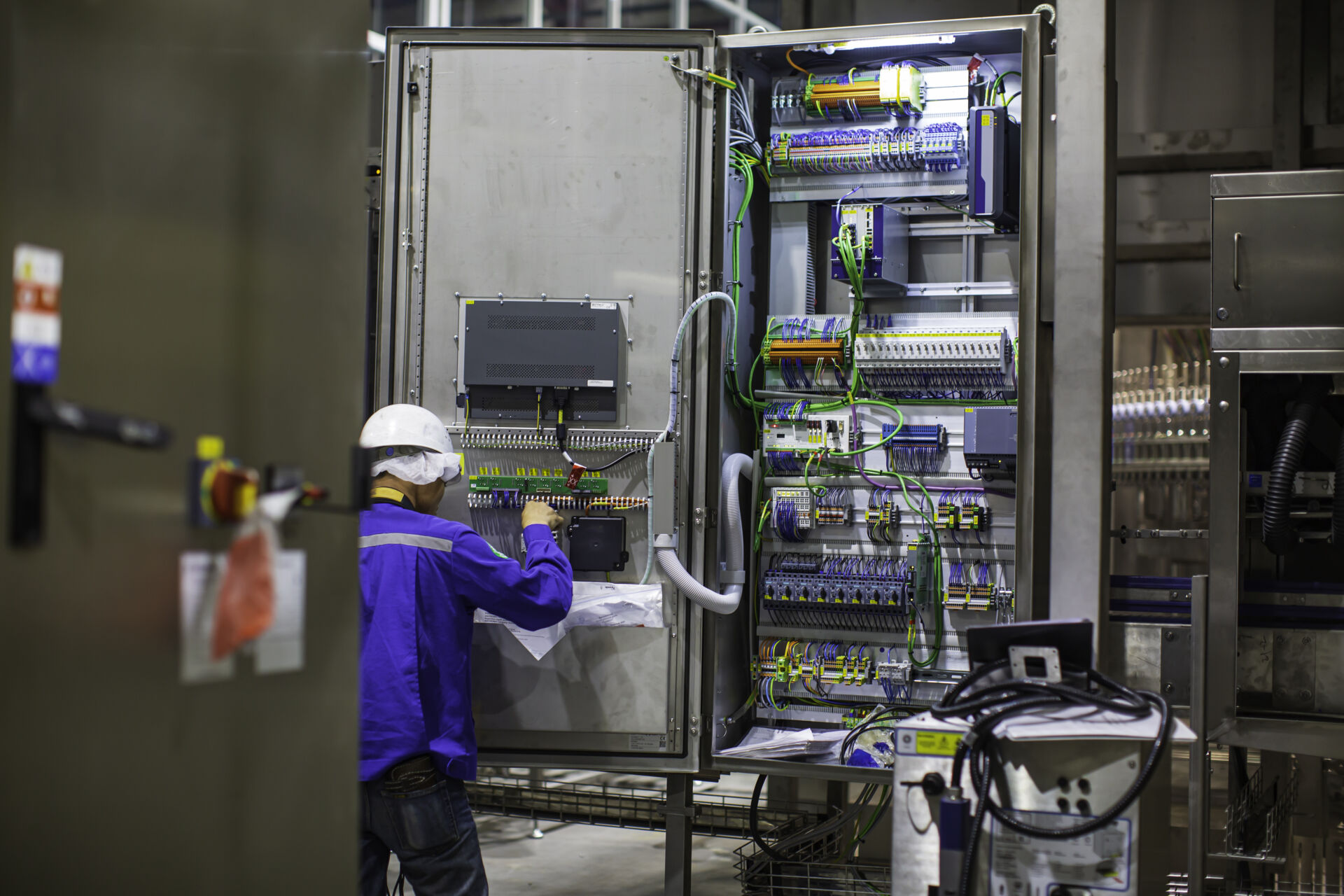 Coldcase engineer testing electric control box for refrigerator
