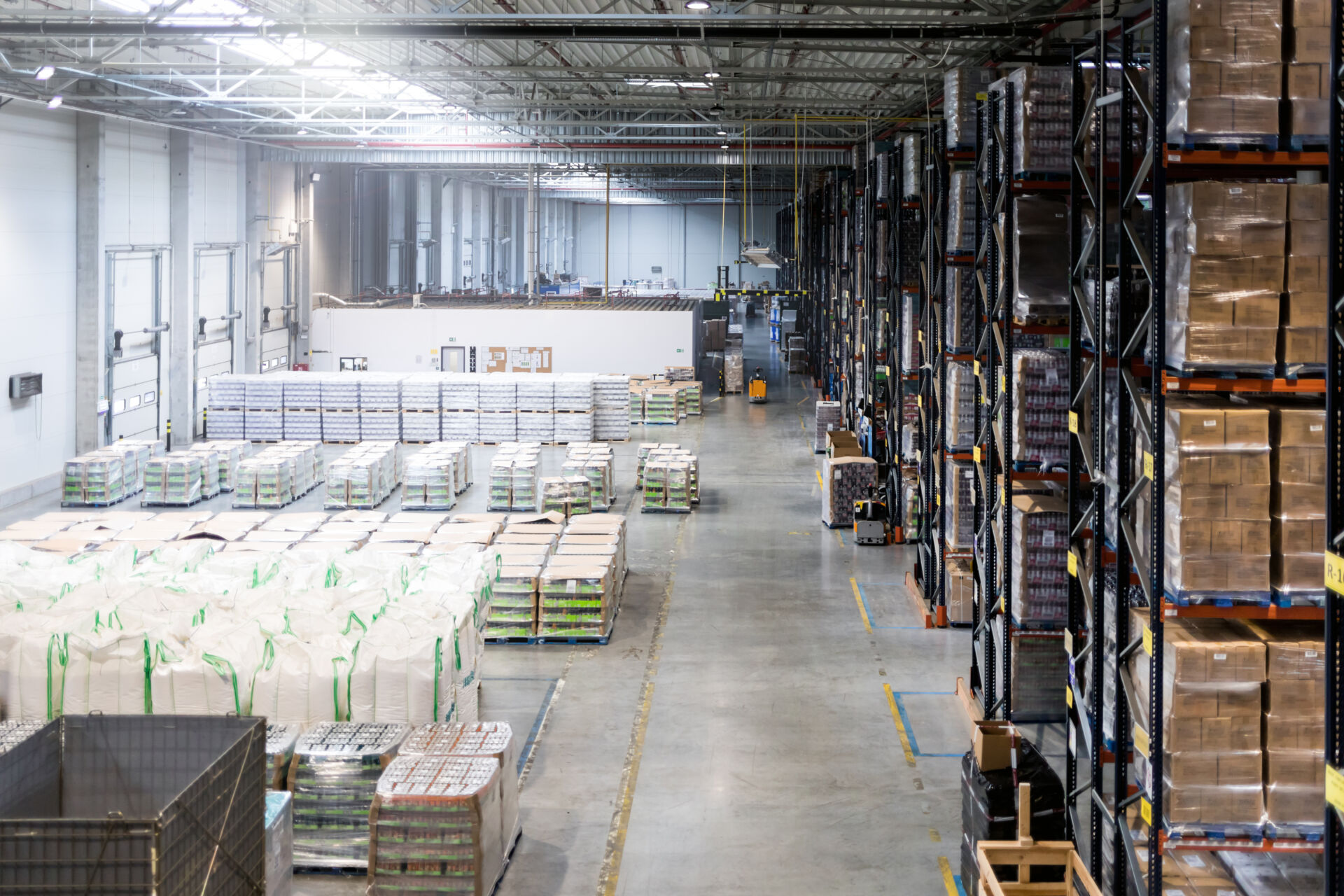 Coldcase temperature controlled distribution warehouse with racking, pallets and storage space